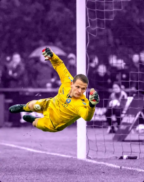goalkeeeper trying to catck the ball 2